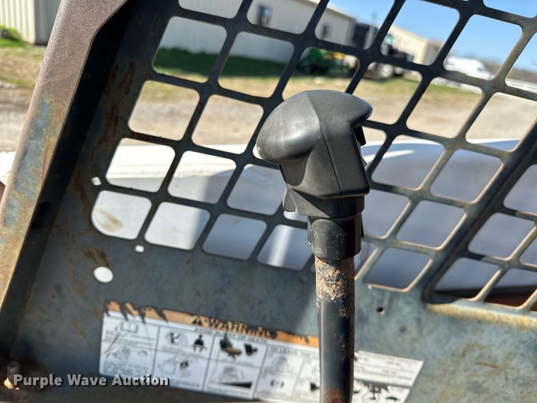 image for item OM9964 2001 Bobcat 763 skid steer loader