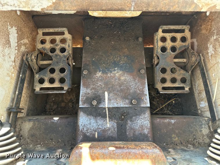 image for item OM9964 2001 Bobcat 763 skid steer loader