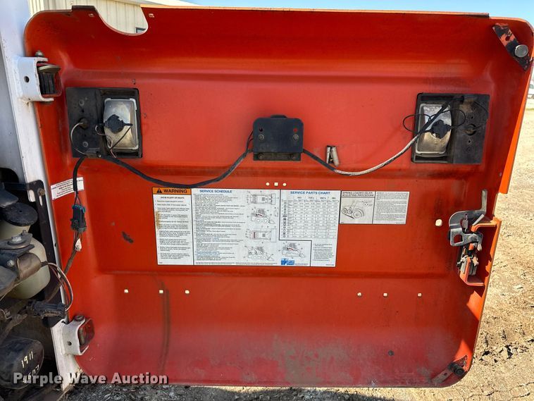 image for item OM9964 2001 Bobcat 763 skid steer loader