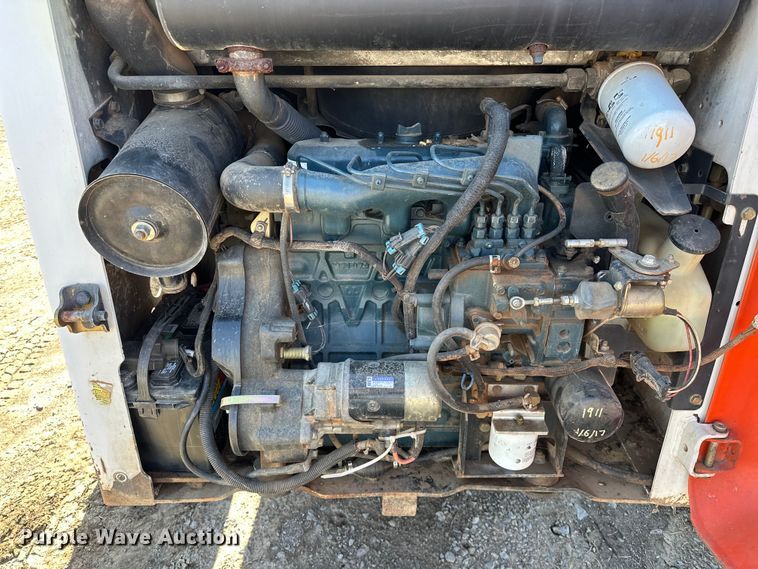 image for item OM9964 2001 Bobcat 763 skid steer loader