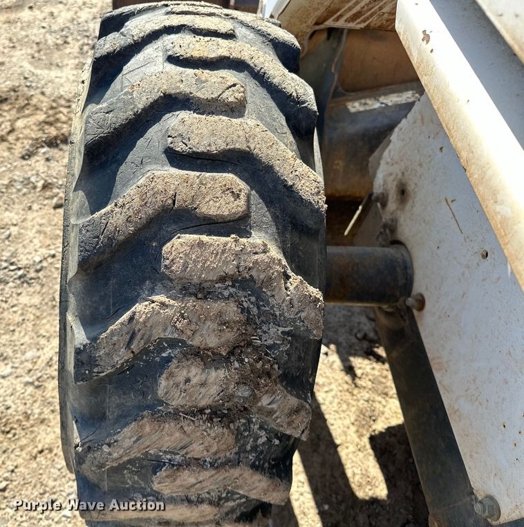 image for item OM9964 2001 Bobcat 763 skid steer loader