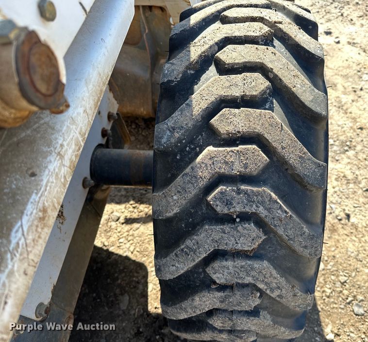 image for item OM9964 2001 Bobcat 763 skid steer loader