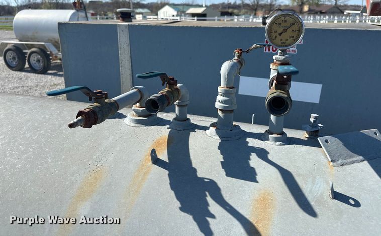 image for item OM9972 1999 PJ utility trailer