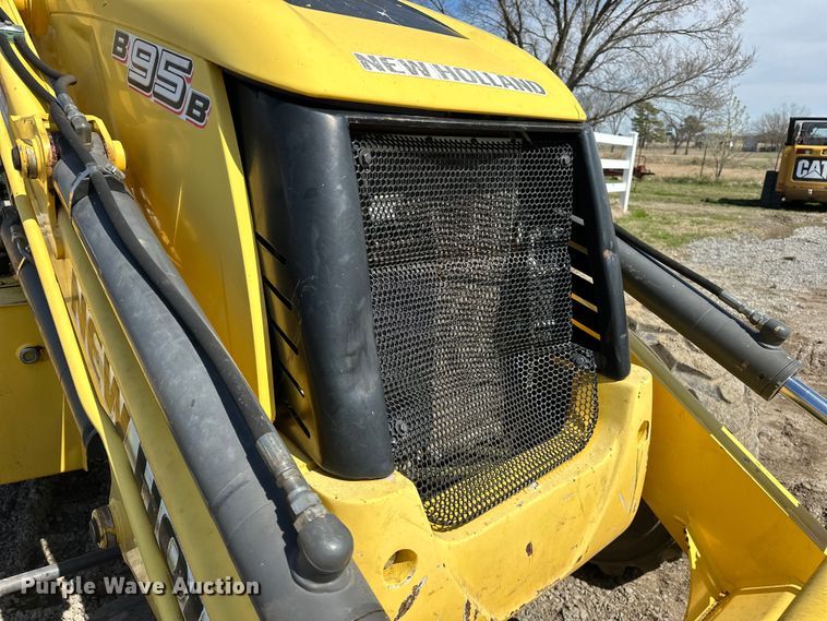 image for item OM9983 2010 New Holland  B95B backhoe