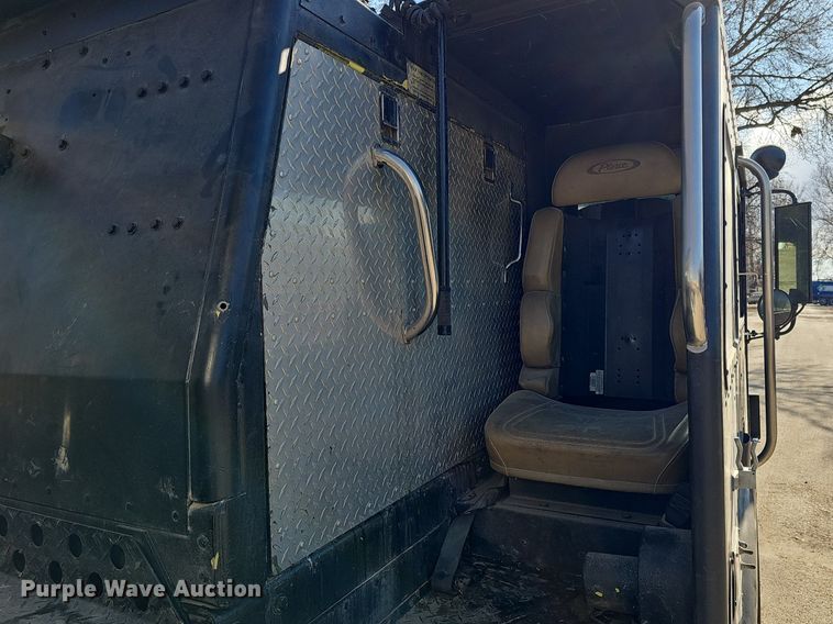 image for item DK0551 1989 Amertek M2500L fire truck