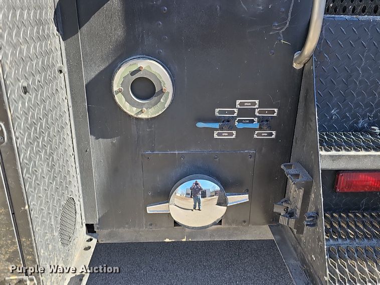 image for item DK0551 1989 Amertek M2500L fire truck