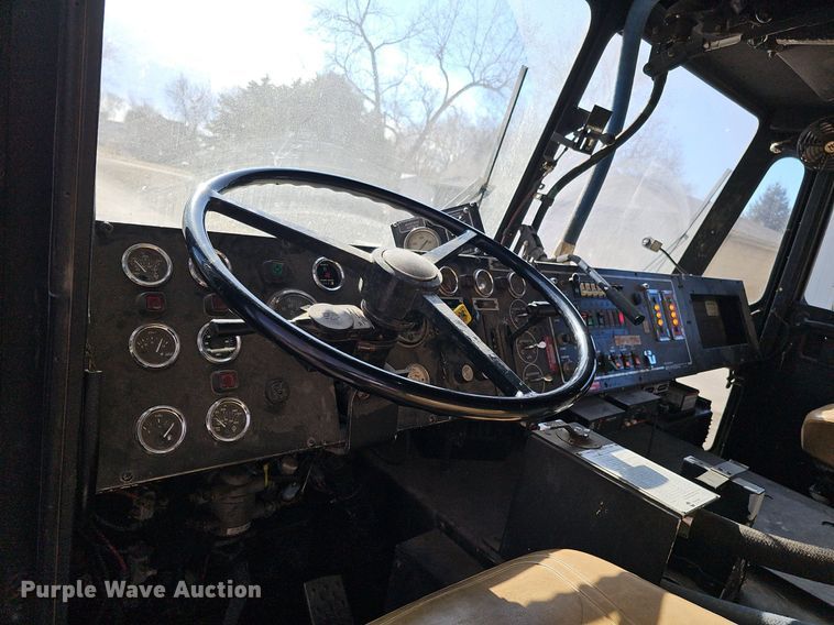 image for item DK0551 1989 Amertek M2500L fire truck