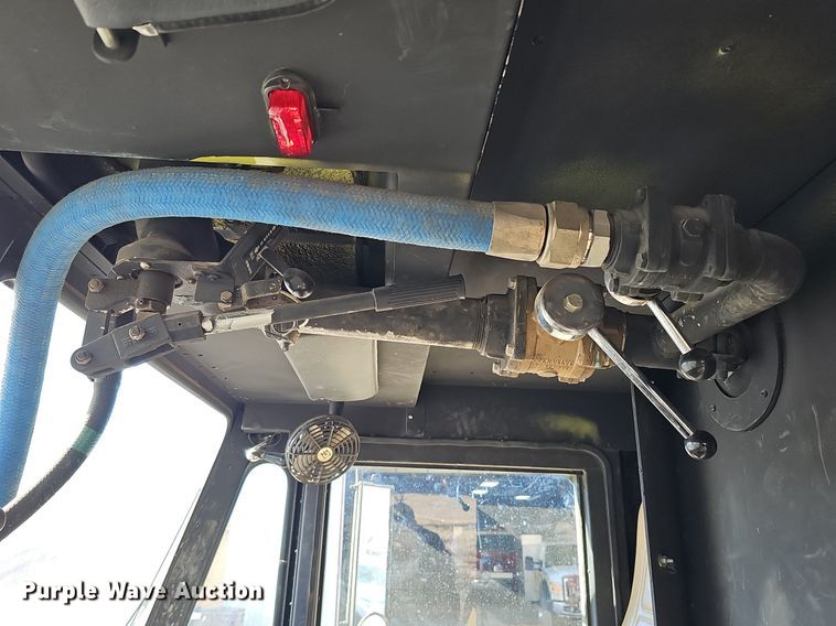 image for item DK0551 1989 Amertek M2500L fire truck