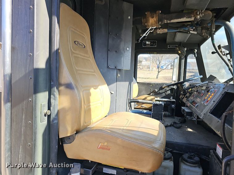 image for item DK0551 1989 Amertek M2500L fire truck