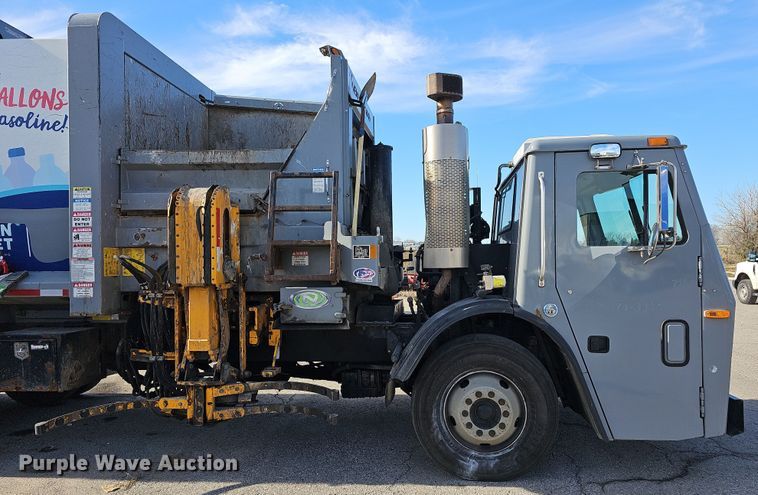 image for item DM1494 2015 Mack LE600 refuse truck