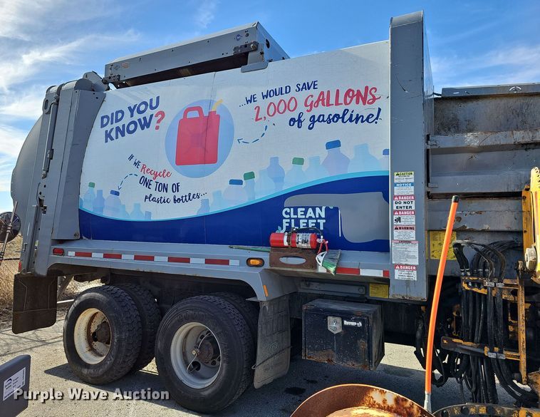 image for item DM1494 2015 Mack LE600 refuse truck