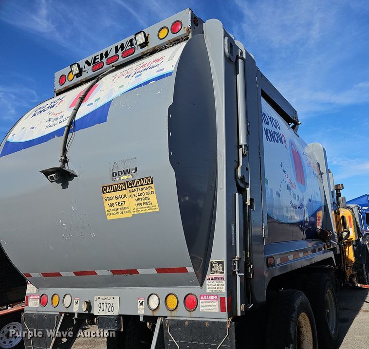 image for item DM1494 2015 Mack LE600 refuse truck