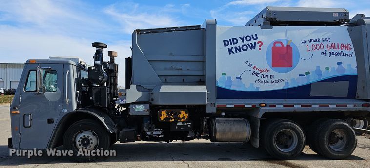 image for item DM1494 2015 Mack LE600 refuse truck