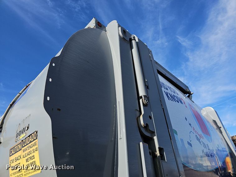 image for item DM1494 2015 Mack LE600 refuse truck