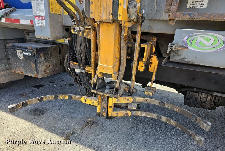 image for item DM1494 2015 Mack LE600 refuse truck