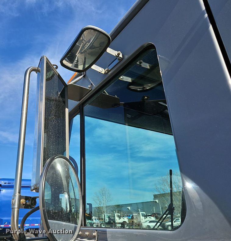 image for item DM1494 2015 Mack LE600 refuse truck