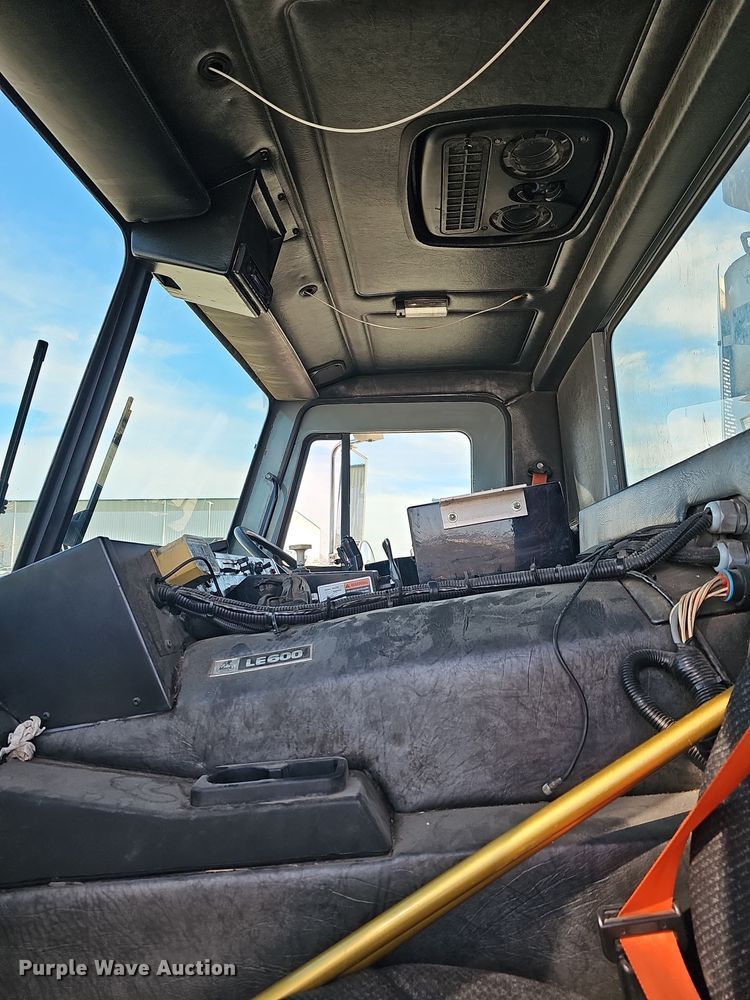 image for item DM1494 2015 Mack LE600 refuse truck