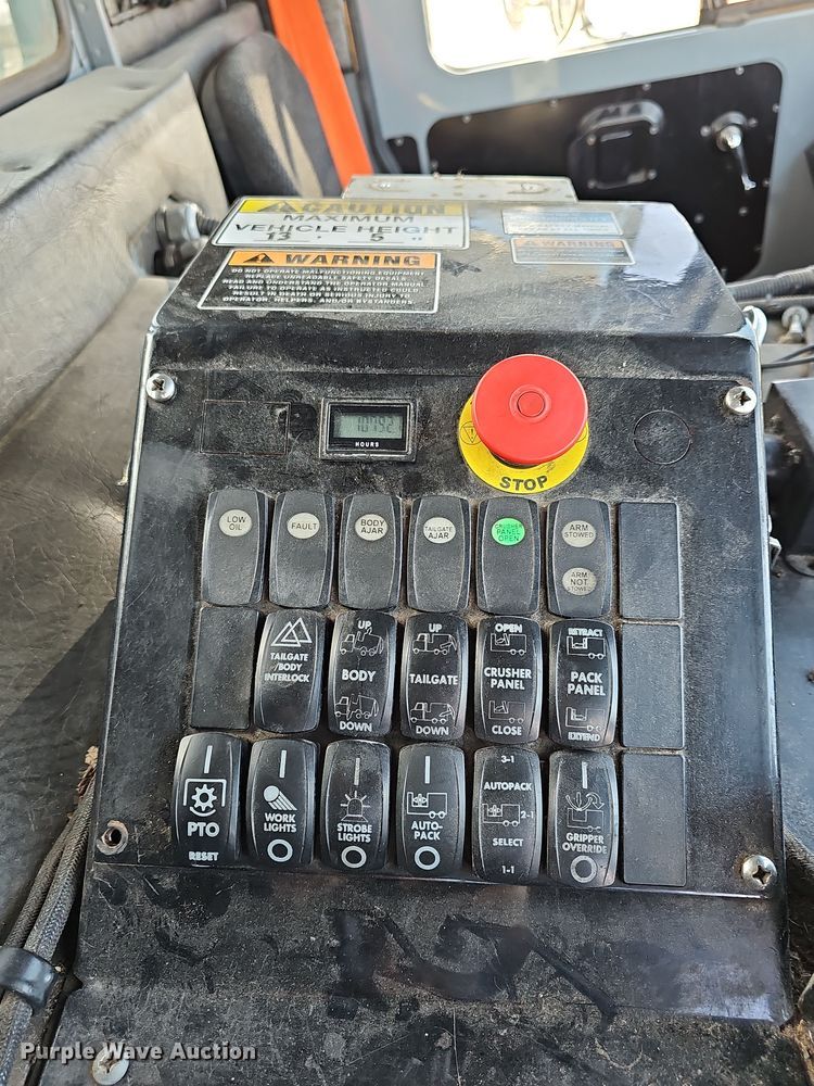 image for item DM1494 2015 Mack LE600 refuse truck