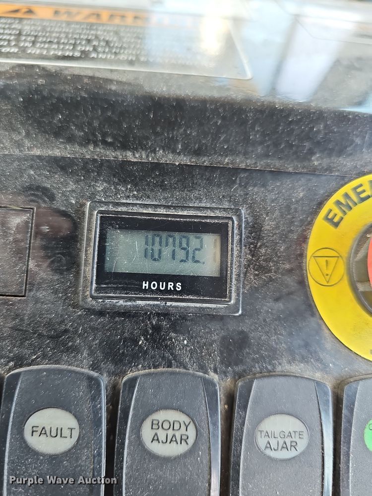 image for item DM1494 2015 Mack LE600 refuse truck