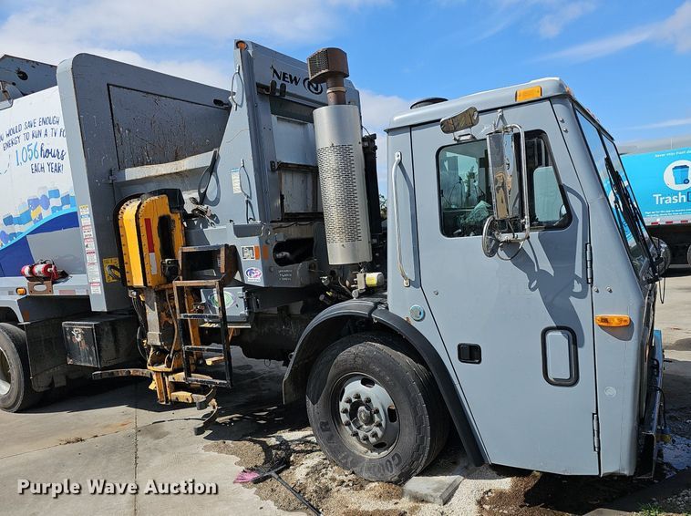 image for item DM1559 2015 Mack LEU633 refuse truck