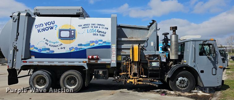 image for item DM1559 2015 Mack LEU633 refuse truck