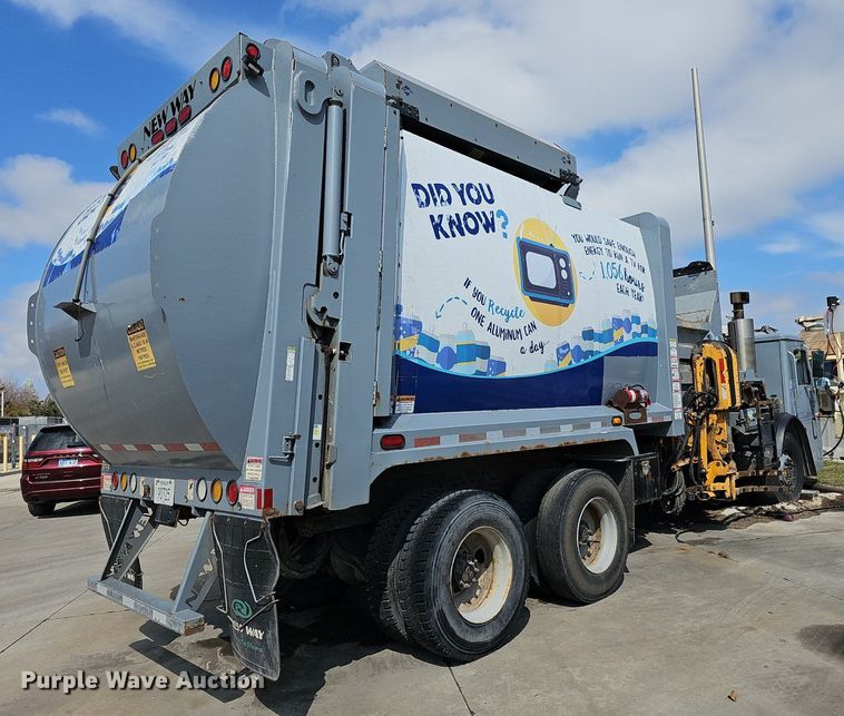 image for item DM1559 2015 Mack LEU633 refuse truck