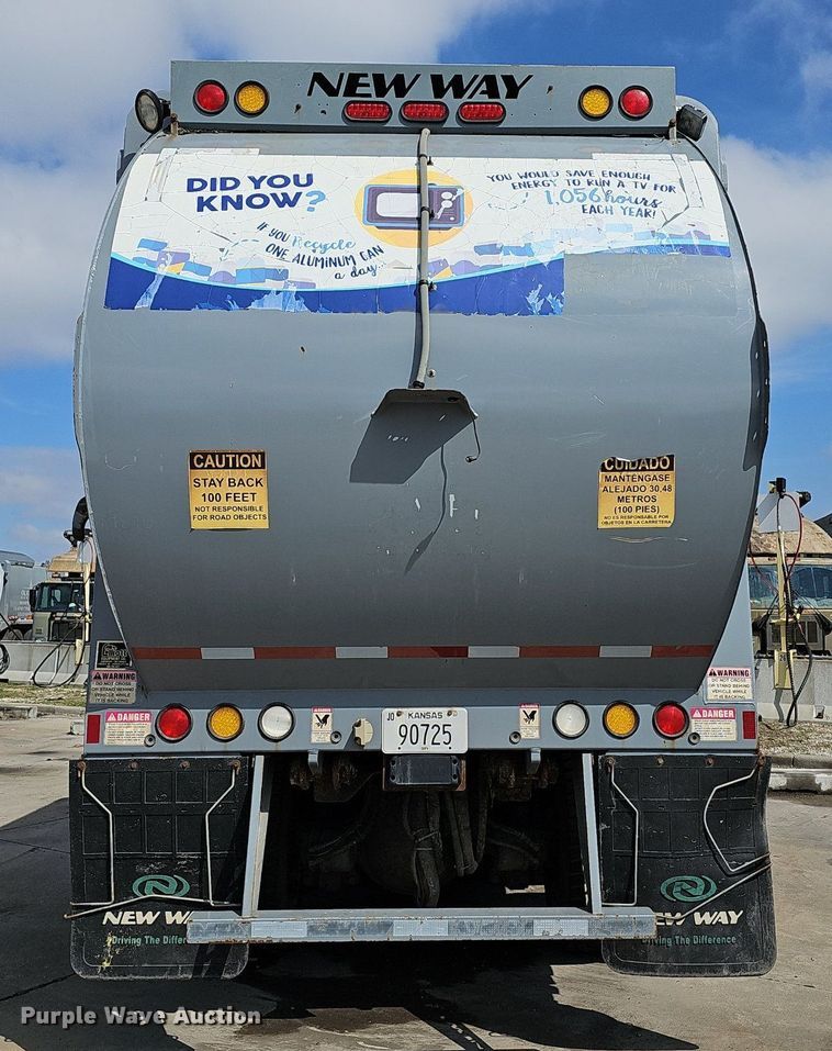 image for item DM1559 2015 Mack LEU633 refuse truck