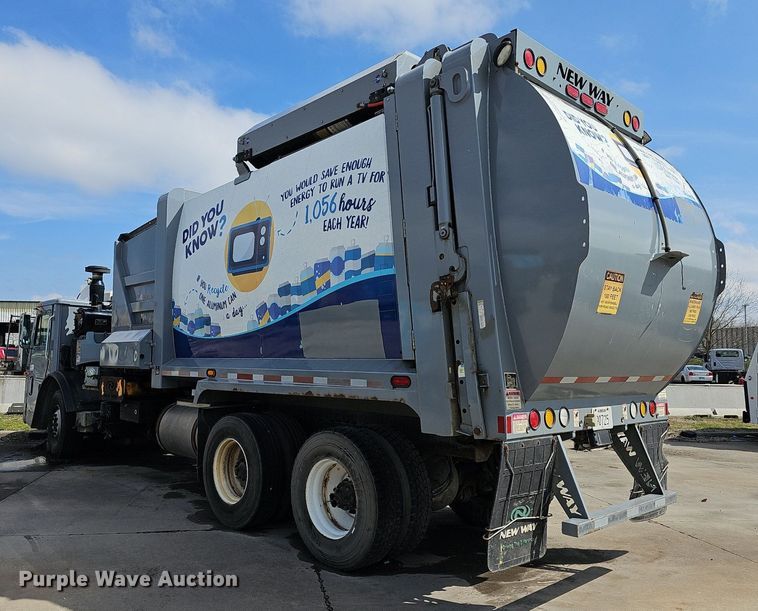 image for item DM1559 2015 Mack LEU633 refuse truck