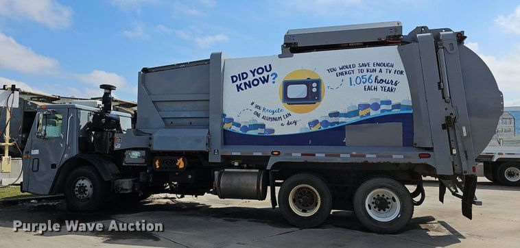 image for item DM1559 2015 Mack LEU633 refuse truck