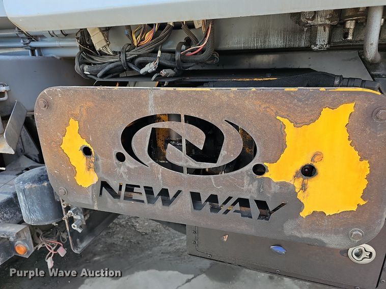 image for item DM1559 2015 Mack LEU633 refuse truck