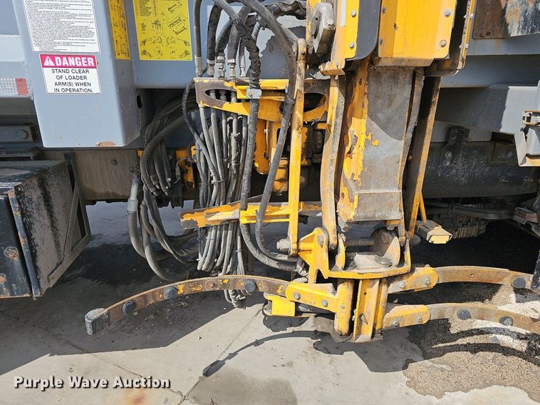 image for item DM1559 2015 Mack LEU633 refuse truck