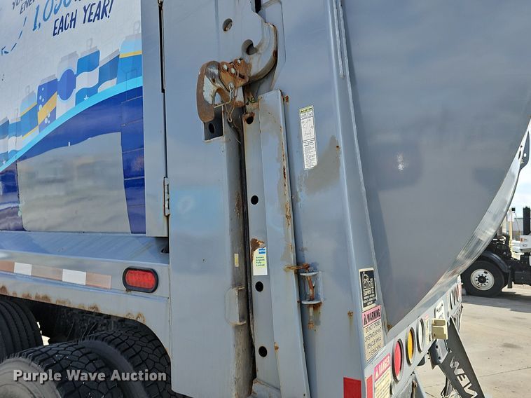 image for item DM1559 2015 Mack LEU633 refuse truck