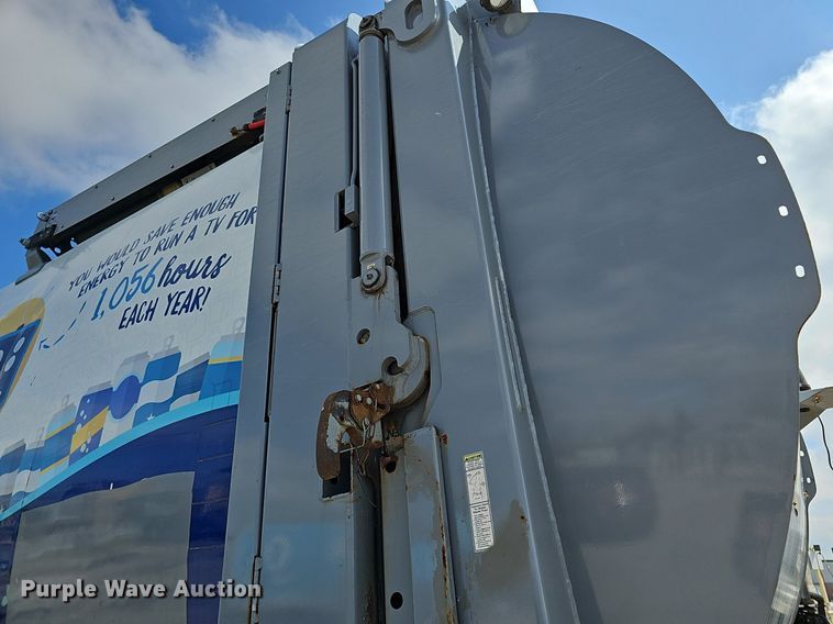 image for item DM1559 2015 Mack LEU633 refuse truck