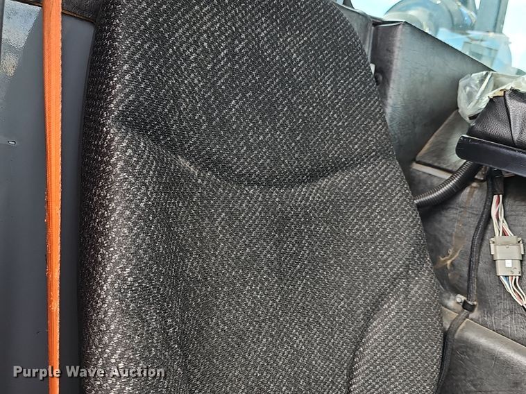 image for item DM1559 2015 Mack LEU633 refuse truck