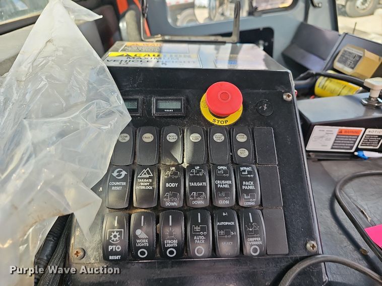 image for item DM1559 2015 Mack LEU633 refuse truck