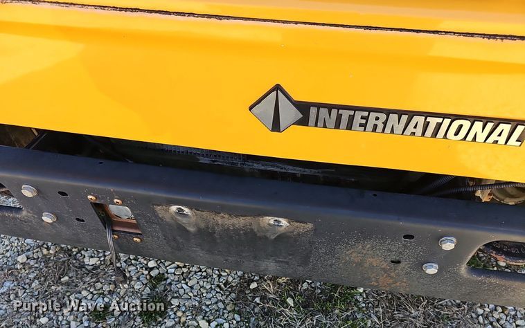 image for item DM1571 2004 International 3800 school bus