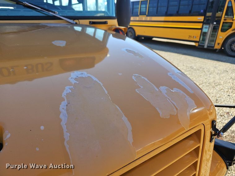 image for item DM1571 2004 International 3800 school bus