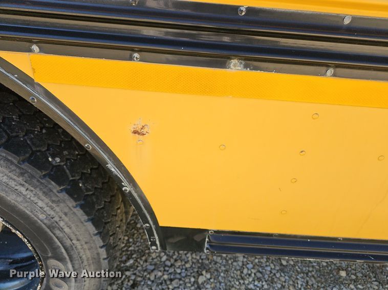 image for item DM1571 2004 International 3800 school bus