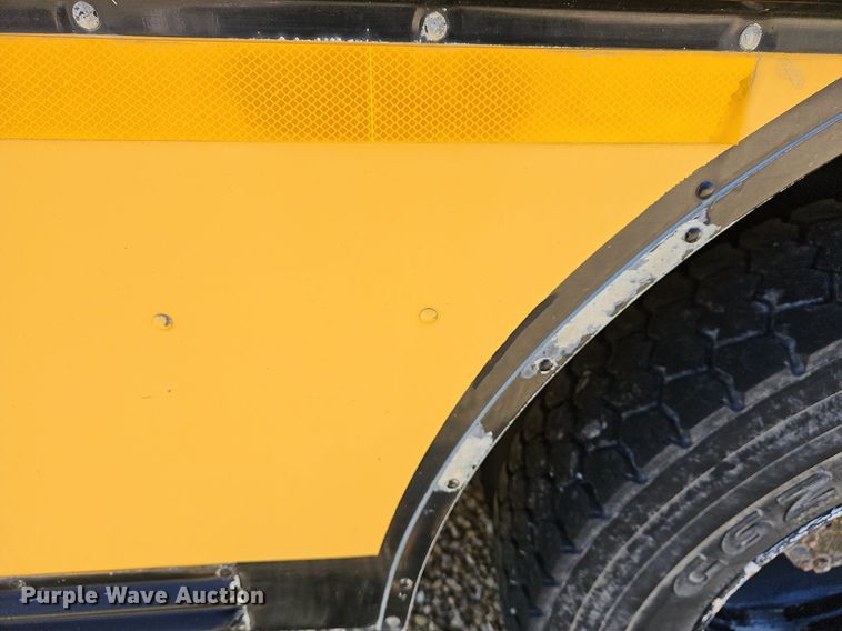 image for item DM1571 2004 International 3800 school bus