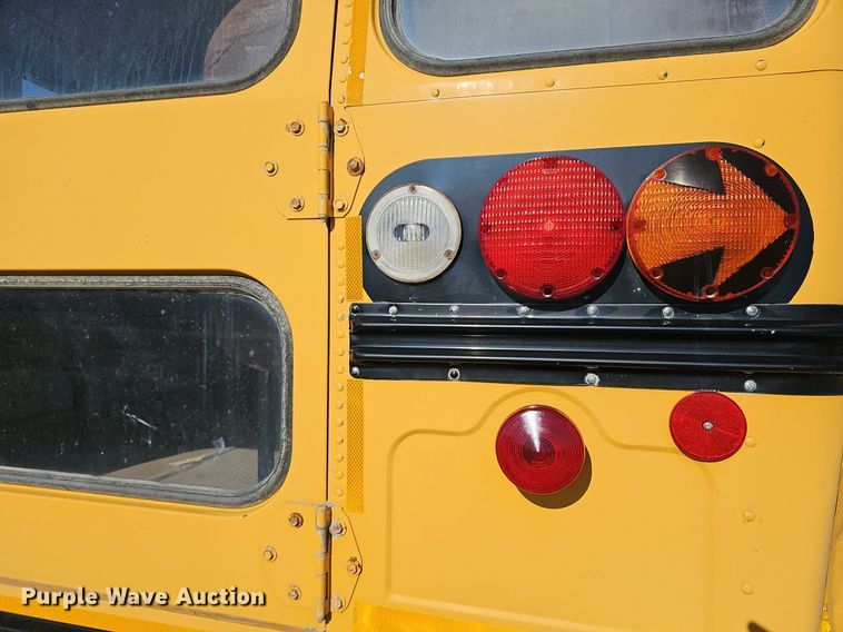 image for item DM1571 2004 International 3800 school bus