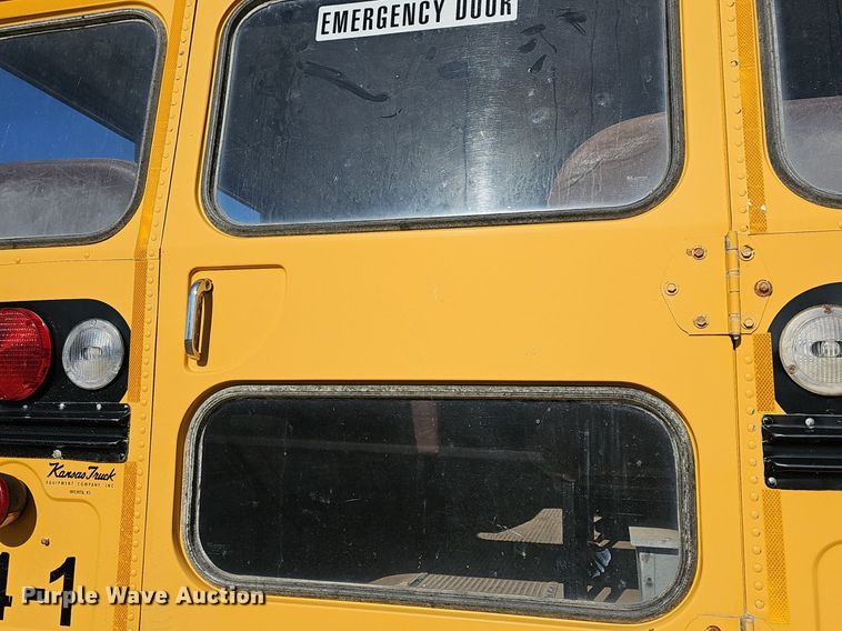 image for item DM1571 2004 International 3800 school bus