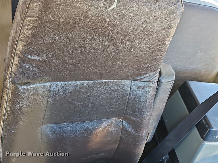 image for item DM1571 2004 International 3800 school bus