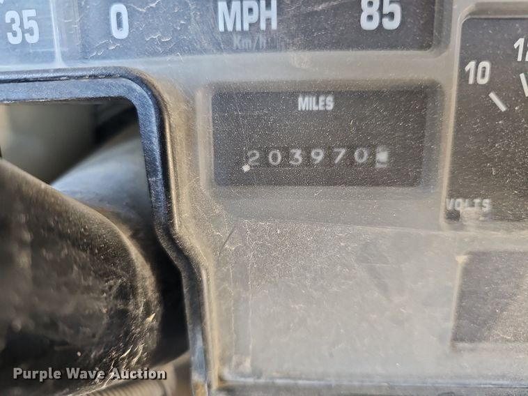 image for item DM1571 2004 International 3800 school bus