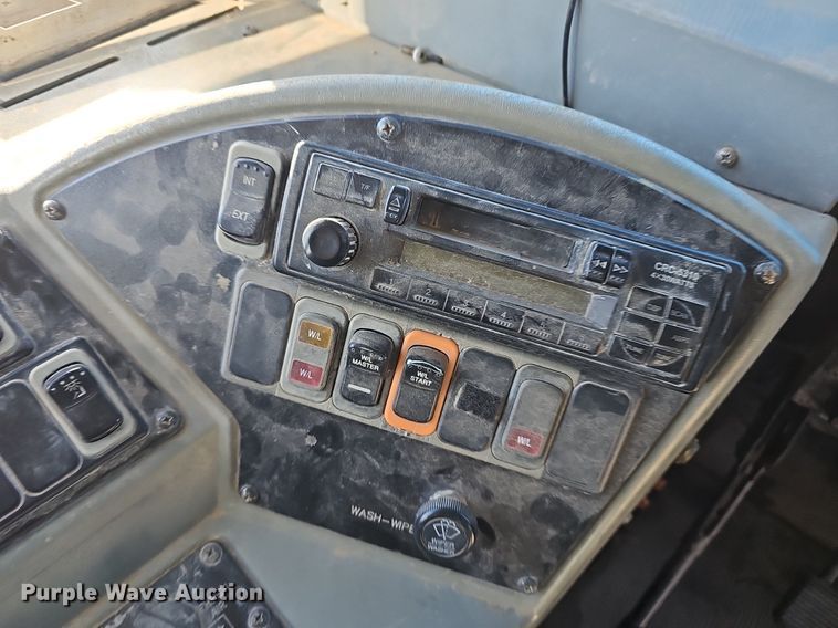 image for item DM1571 2004 International 3800 school bus