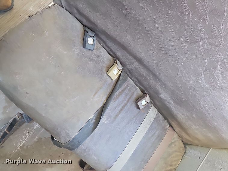 image for item DM1571 2004 International 3800 school bus