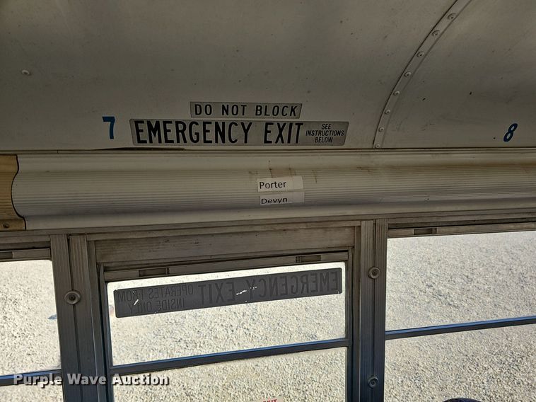 image for item DM1571 2004 International 3800 school bus