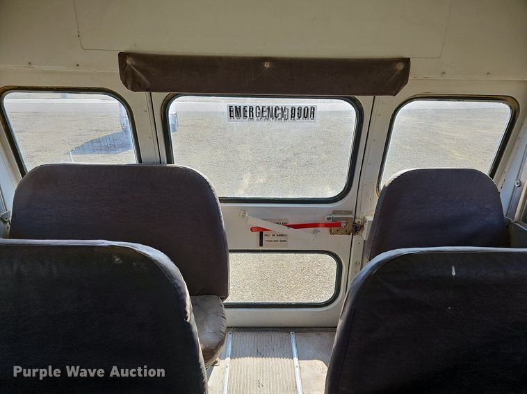 image for item DM1571 2004 International 3800 school bus