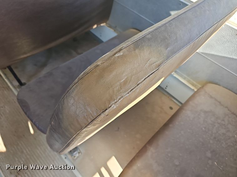 image for item DM1571 2004 International 3800 school bus