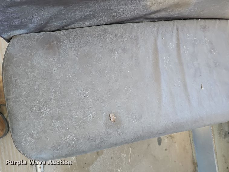 image for item DM1571 2004 International 3800 school bus