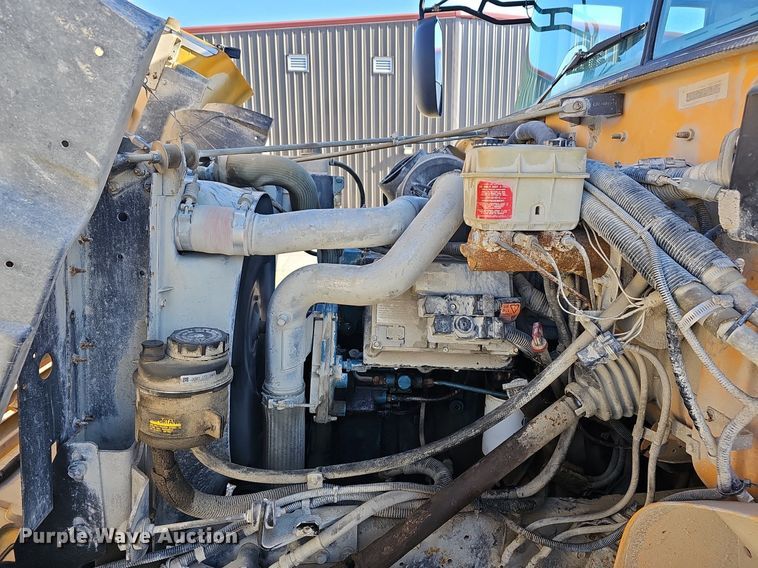 image for item DM1571 2004 International 3800 school bus